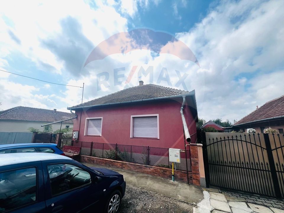 Casă 4 camere 1672 mp teren in Horia