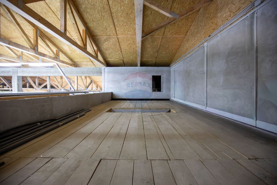 Hală 1.000 mp + curte 3.200 mp + CASĂ 160 mp BONUS | Acces TIR | Bacău