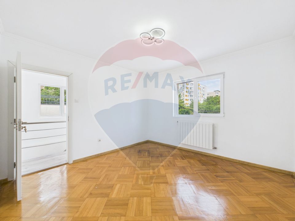 Vilă  S+P+2E  Petre Ispirescu- Sebastian, renovata complet