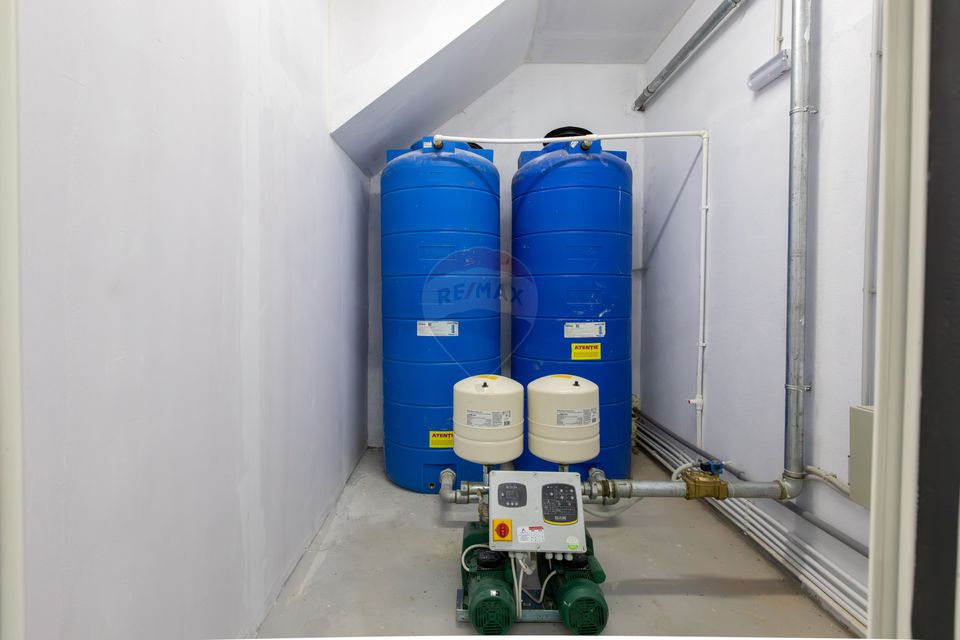 Hală 1.000 mp + curte 3.200 mp + CASĂ 160 mp BONUS | Acces TIR | Bacău