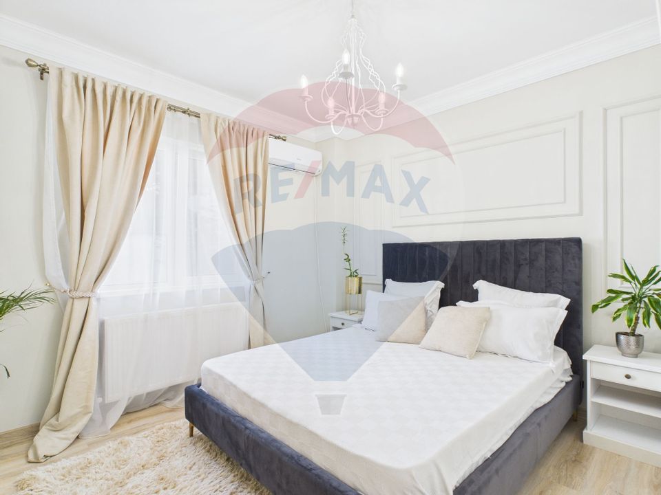 De vanzare | LUX |  Navodari | 3 camere | 300m plaja |