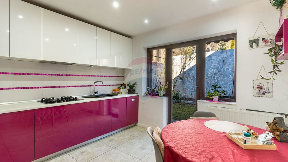 Casa de vanzare, 5 camere, zona Baciu
