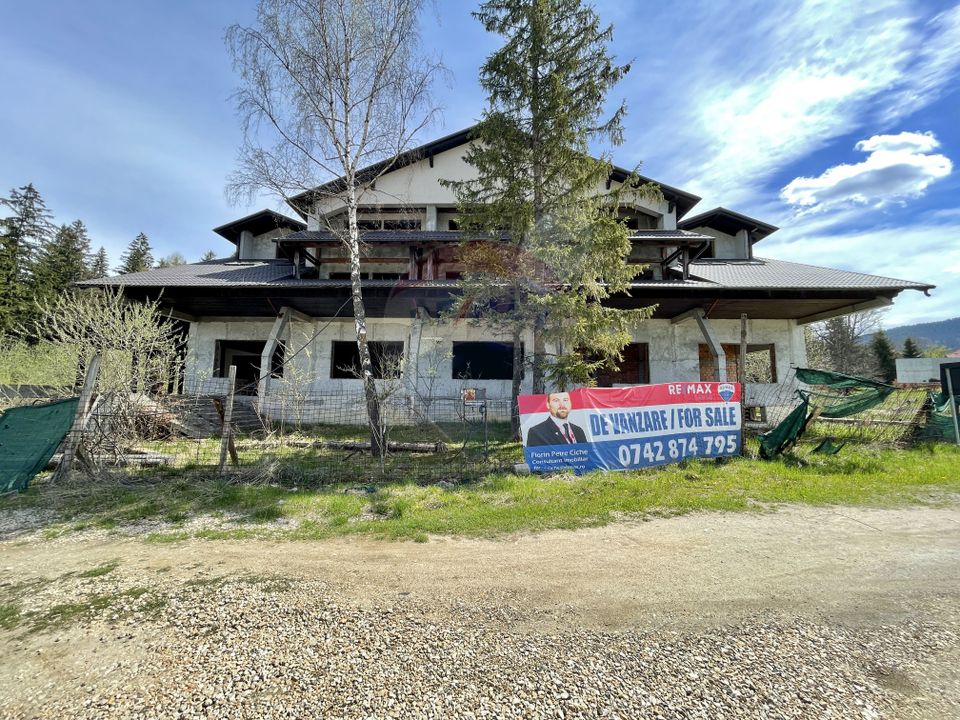 Land and multifunctional building, Poiana Brasov