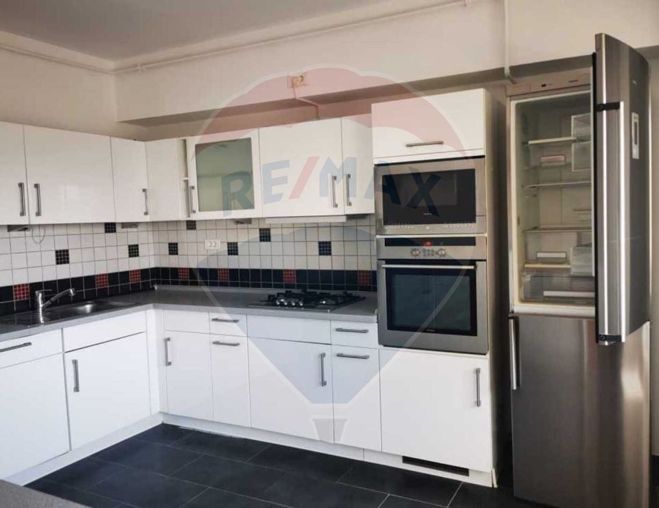 Apartament cu 4 camere de vânzare în zona Calea Bucuresti