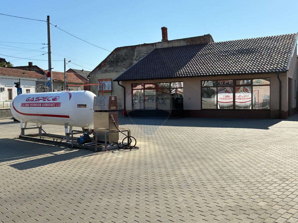De închiriat spațiu comercial  + posibilitate preluare stație GAZ