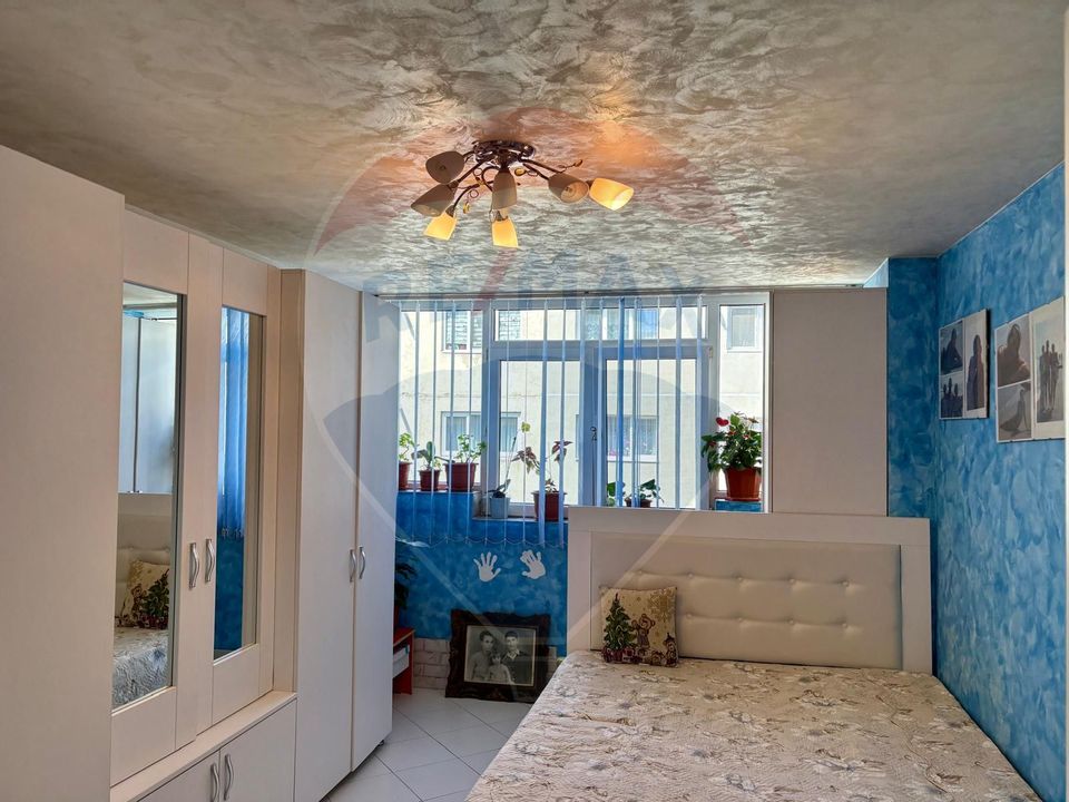 Apartament cu 4 camere de vânzare în zona Ultracentral