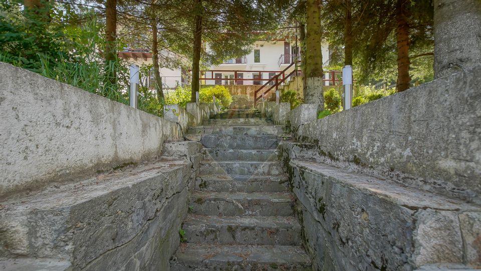 Vila cu potential turistic in Predeal privelisti si liniste montana