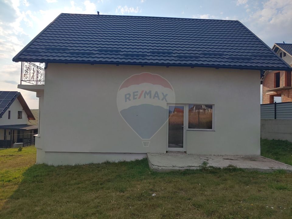 Casă / Vilă individuală cu 560 mp teren, de vânzare în Scheia, Suceava