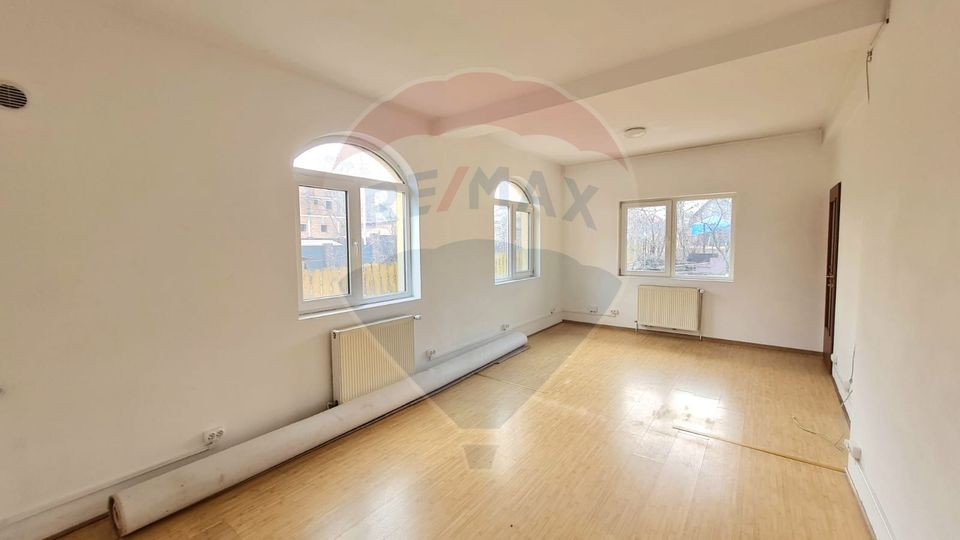Spațiu de birouri de închiriat în casă 318 mp în zona Între Lacuri
