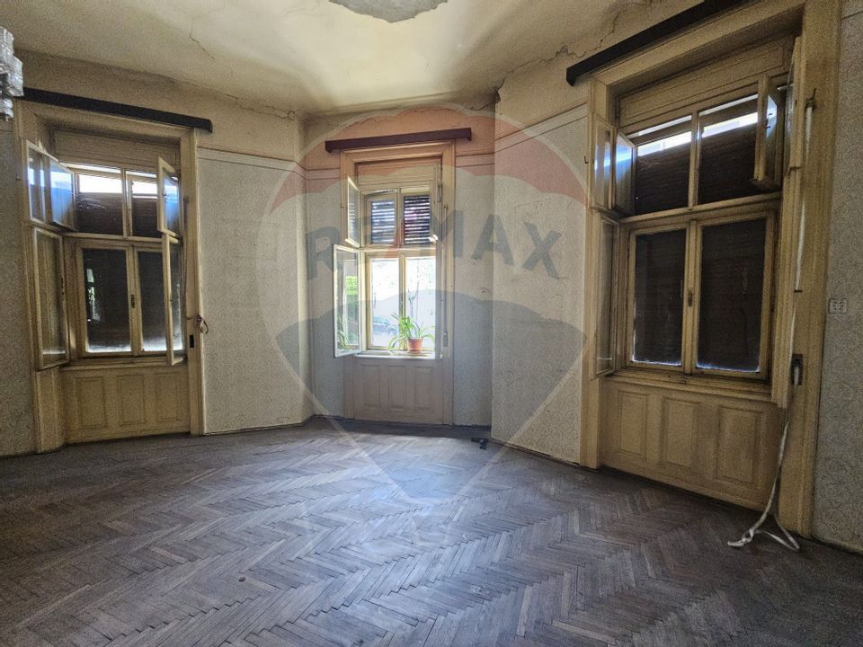 12 room House / Villa for sale, Central area