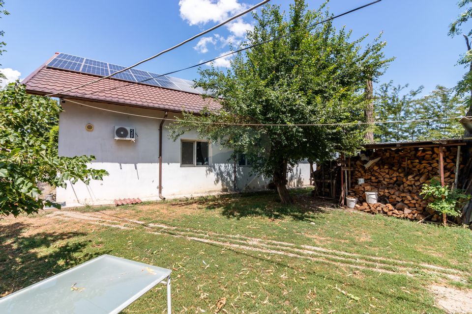 Casa+Laborator+ Teren 12.700 mp + casa de vacanta - Bolintin Vale