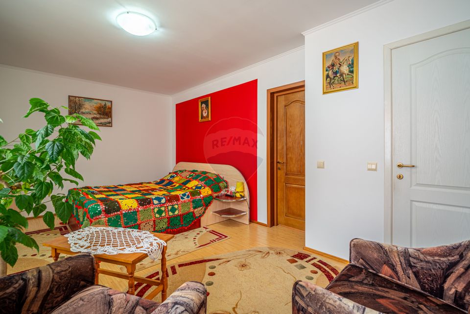 House FOR SALE in Bușteni, with superb views of the Bucegi Mountains