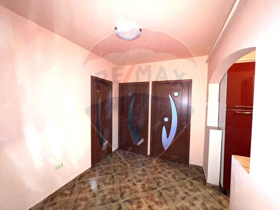 Apartament cu 3 camere de vânzare în comuna Răcăciuni