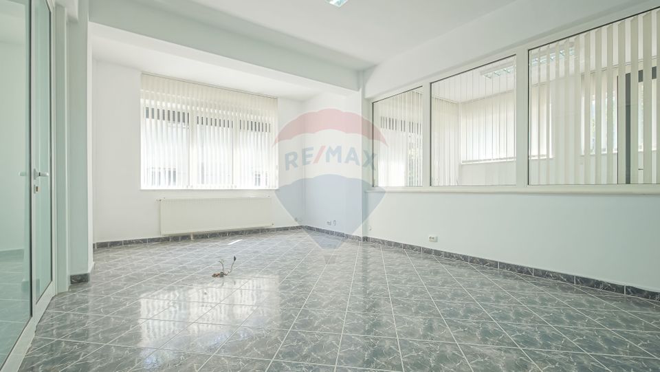 530sq.m Commercial Space for rent, Ultracentral area