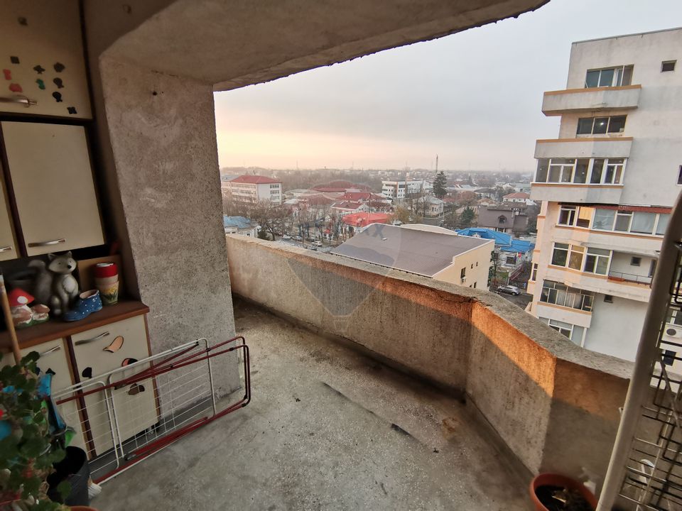 Apartament cu 3 camere de vânzare în zona Ultracentral
