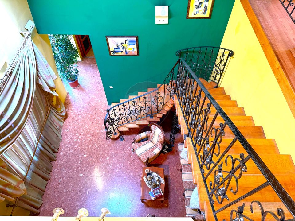 8 room House / Villa for sale, Central area