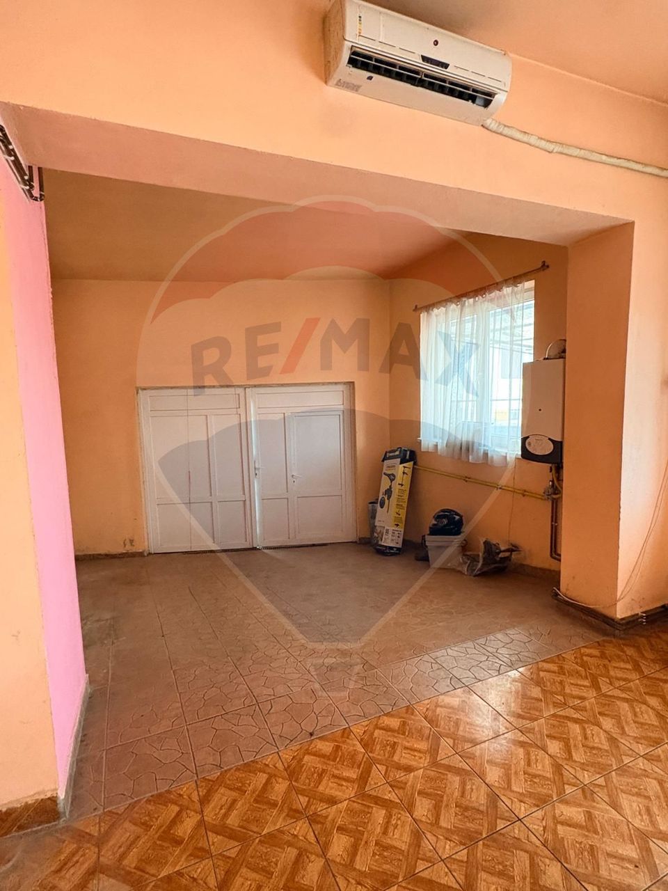 Casă cu curte generoasă și multiple posibilități – zona Moșnei