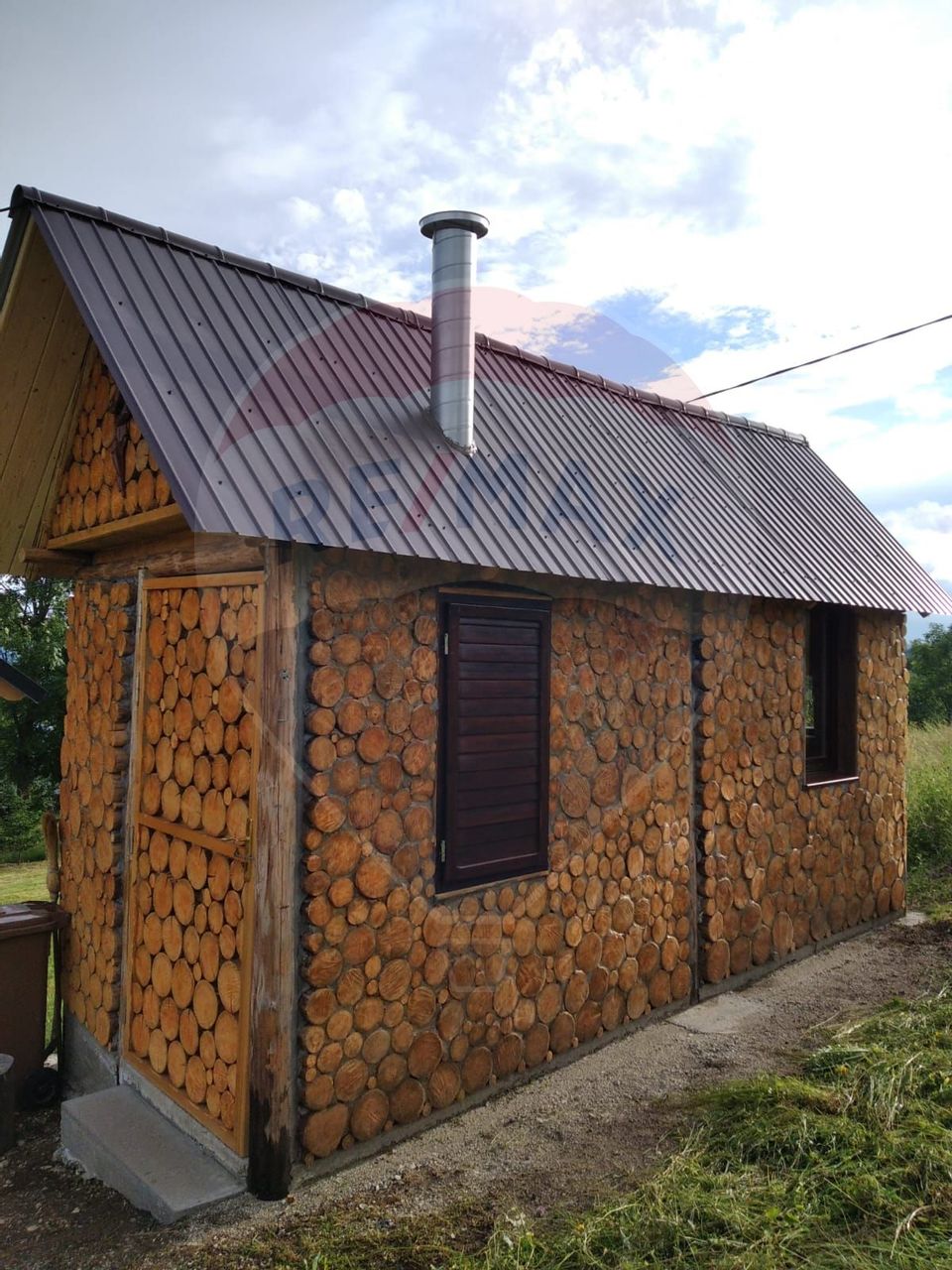 Vanzare 2 cabane de agroturism la 15km de Pestera Scarisoara