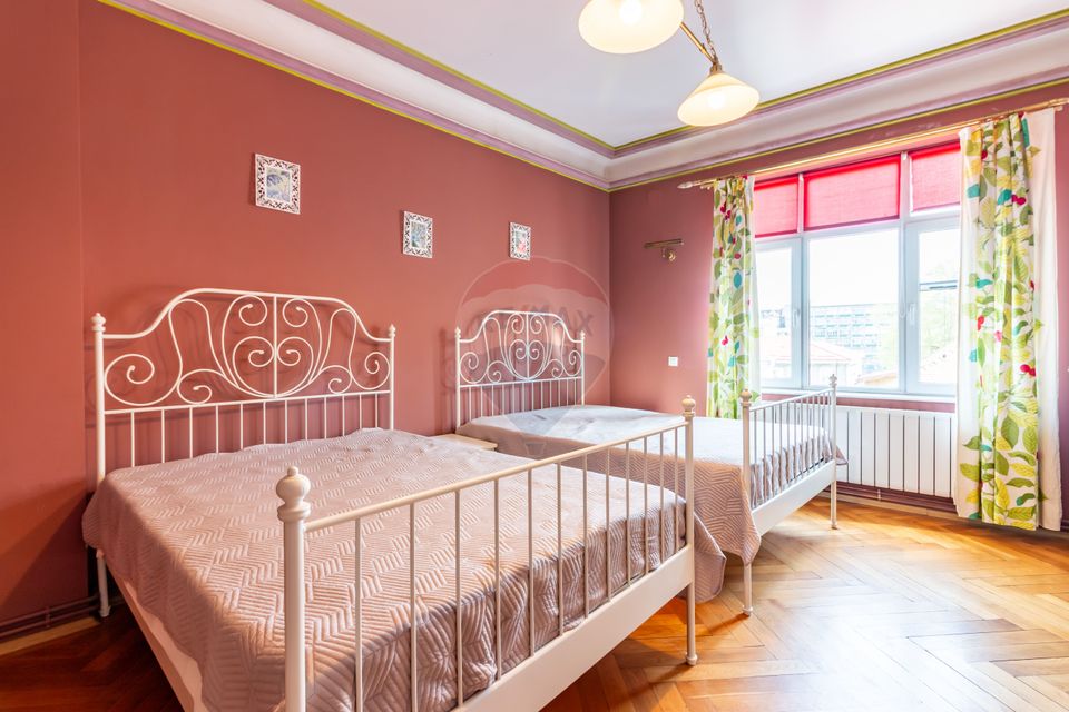 3-room apartment and open-space attic Amzei | English