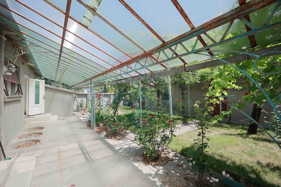 Casă cu 5 camere,489 mp teren de vânzare, în zona Ioșia, Prima Shops