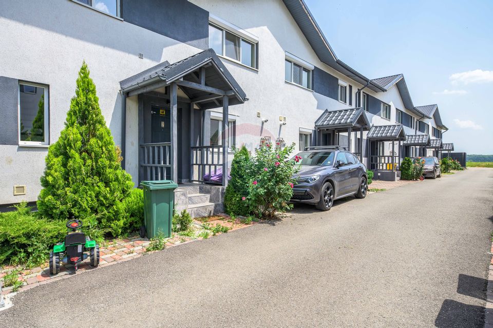 Townhouse 4 camere, modern, complex Hexagon își așteaptă proprietarul