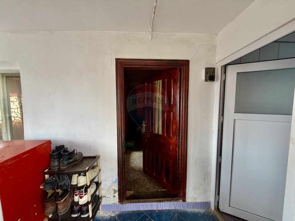 Casă cu 4 camere si teren 7727 mp Blidari