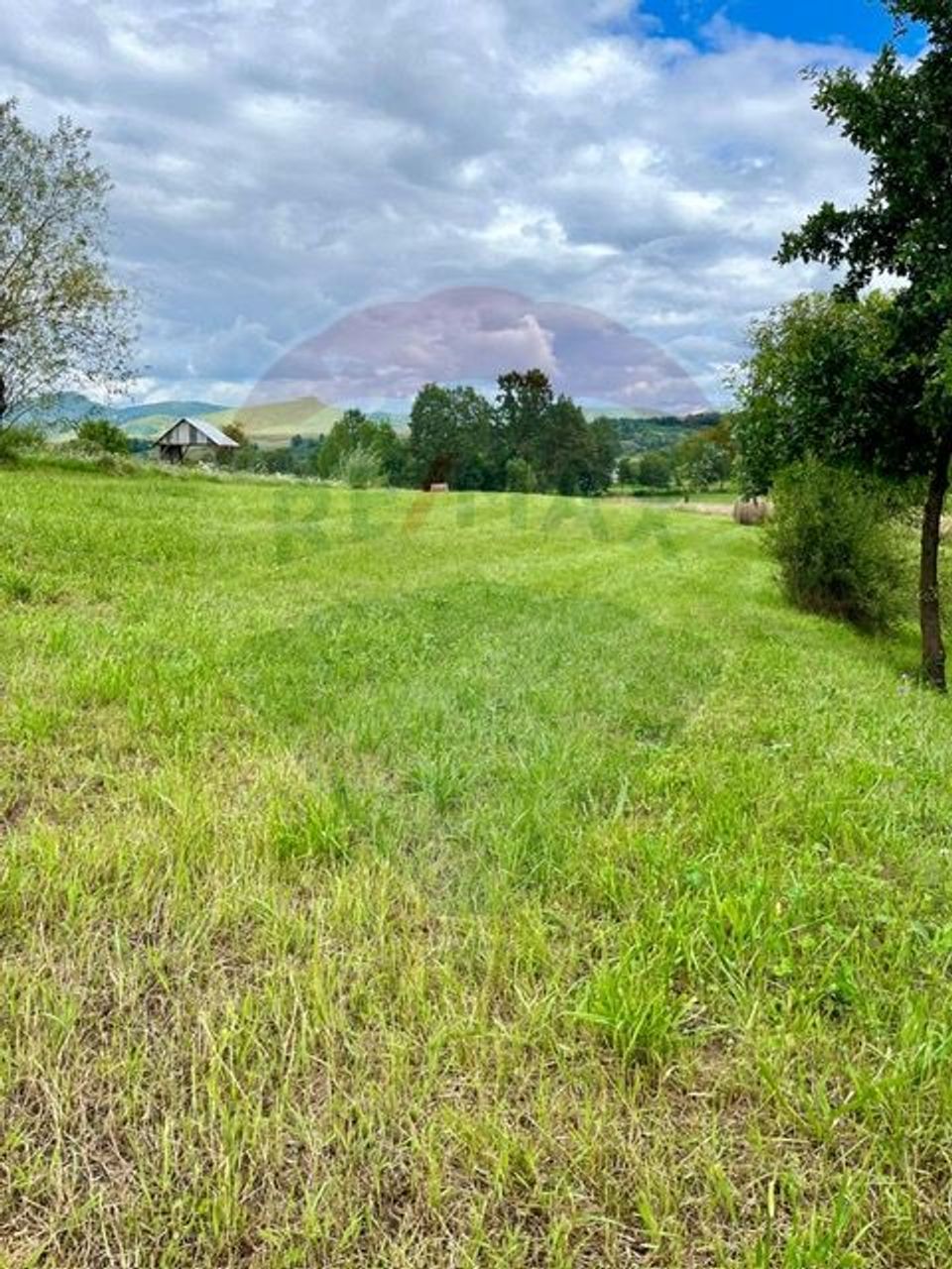 Land 1,884sqm Berbesti / Drumul secundar