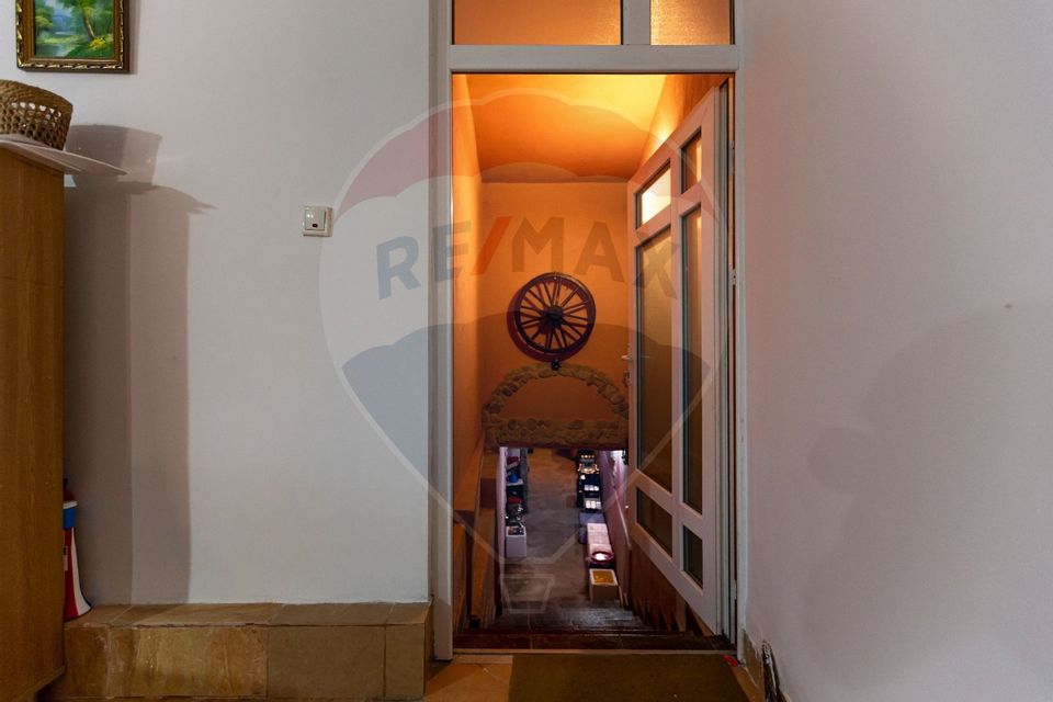 4 room Hotel / Pension for sale, Calea Moldovei area