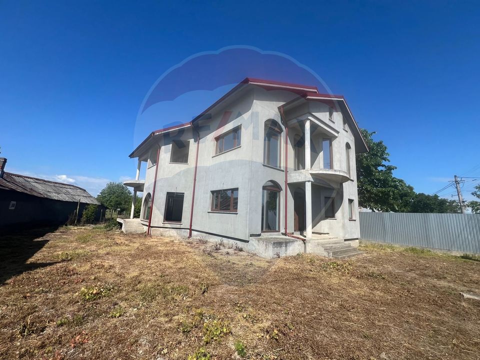 6 room House / Villa for sale