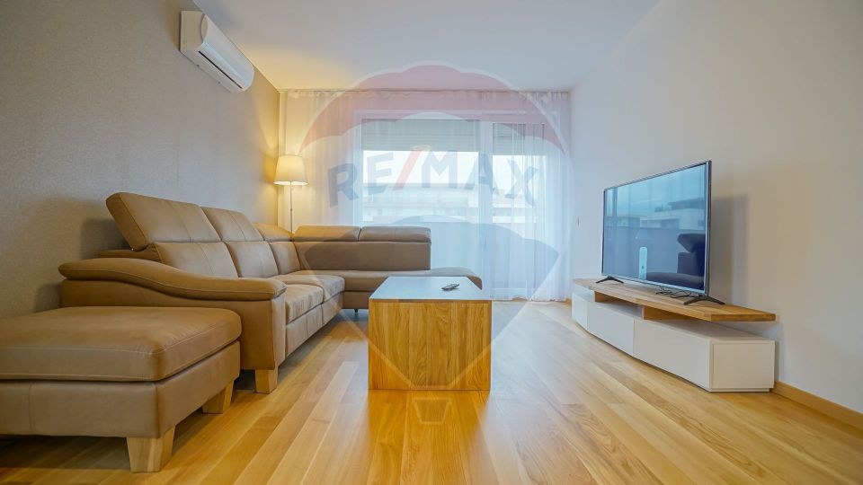 Apartament cu 2 camere de închiriat în zona Tractorul