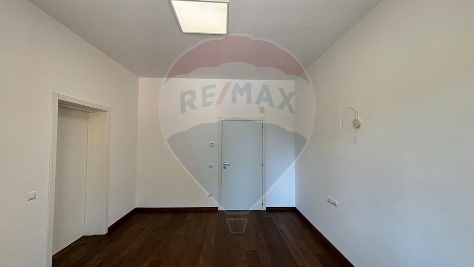 Apartament la casa cu 2 camere de închiriat în zona Central