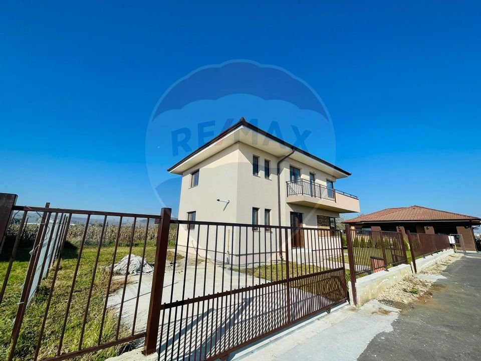 4 room House / Villa for sale