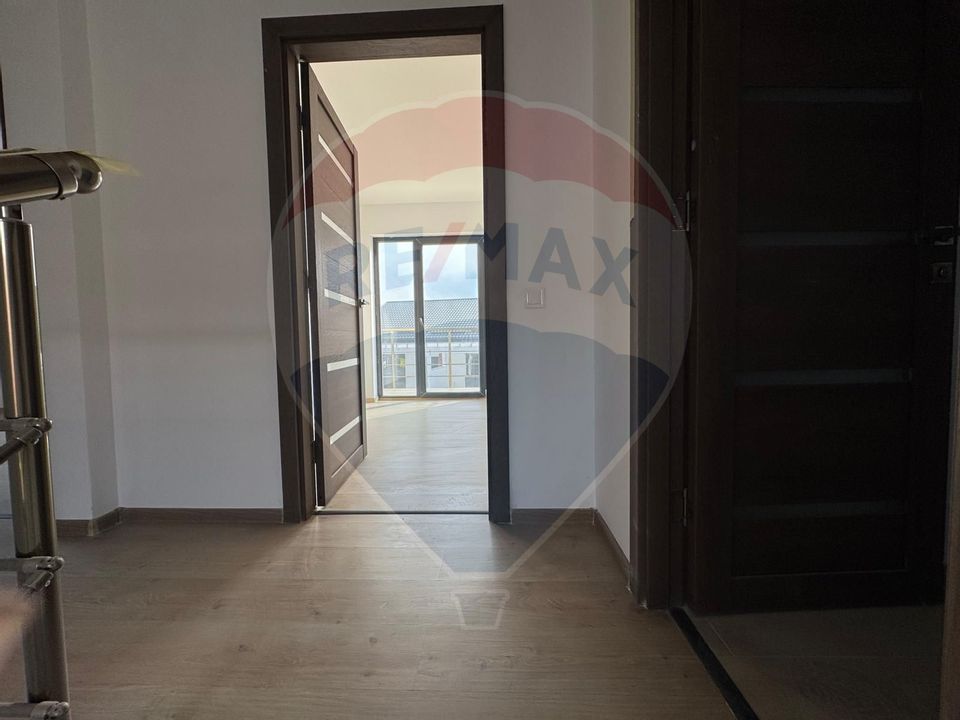 House / Villa with 4 rooms Domnesti