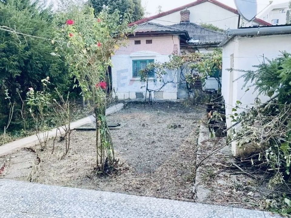 House of 316sqm and land of 780sqm Bucurestii Noi / metro Laminorului