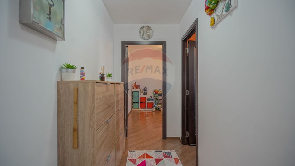 Apartament cu 2 camere de vânzare, renovat si mobilat, Tractorul