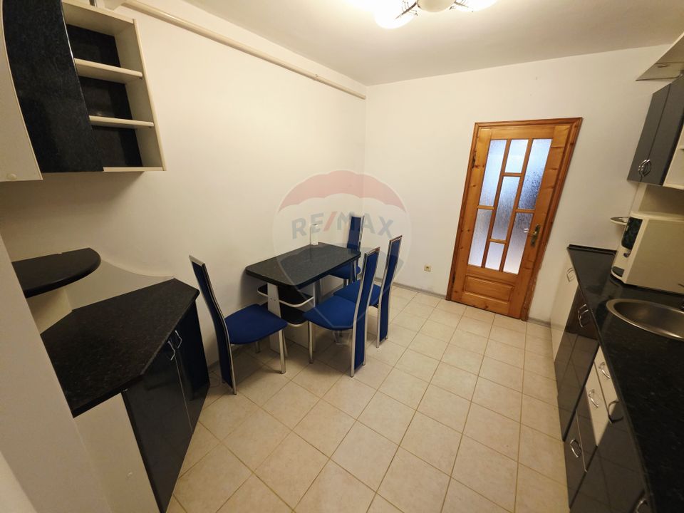 Apartament cu 4 camere de vânzare în zona Calea Romanului