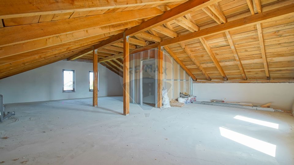 Comision 0 %! Casă de vânzare, Sânpetru!