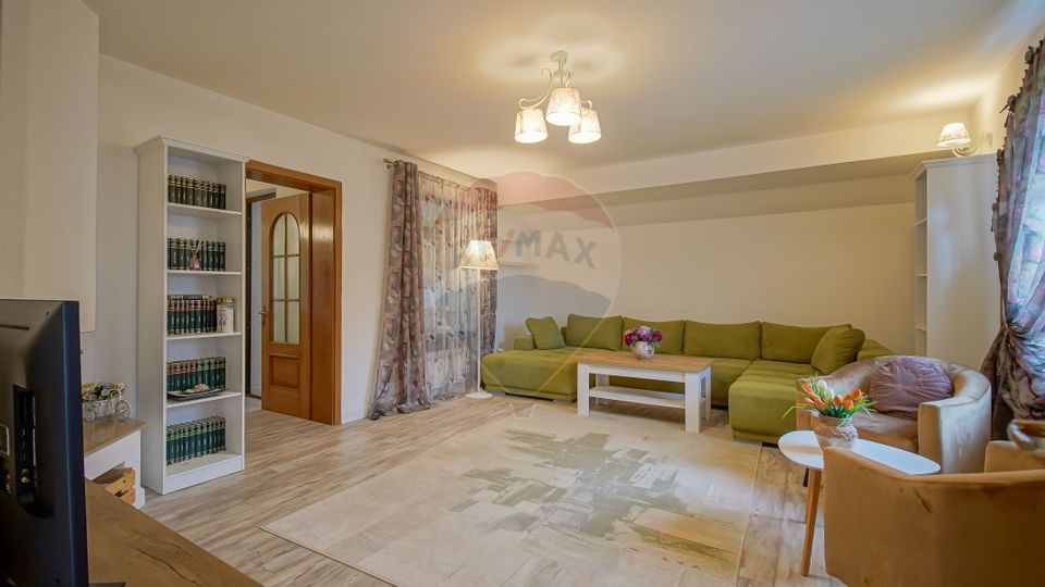 Proprietate cu stil la poalele muntelui - liniște și intimitate!