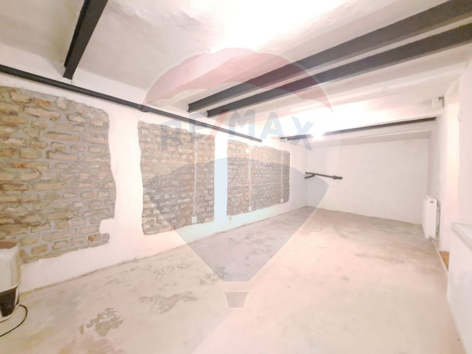 Spațiu comercial-Demisol-Atelier de arta