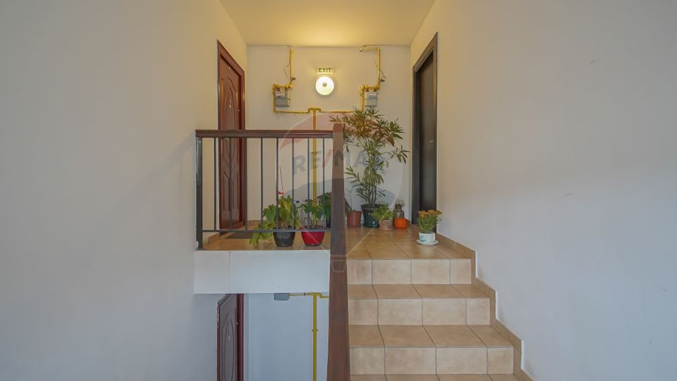 Apartament 3 camere pe două niveluri, cu parcare, Cartierul Toamnei