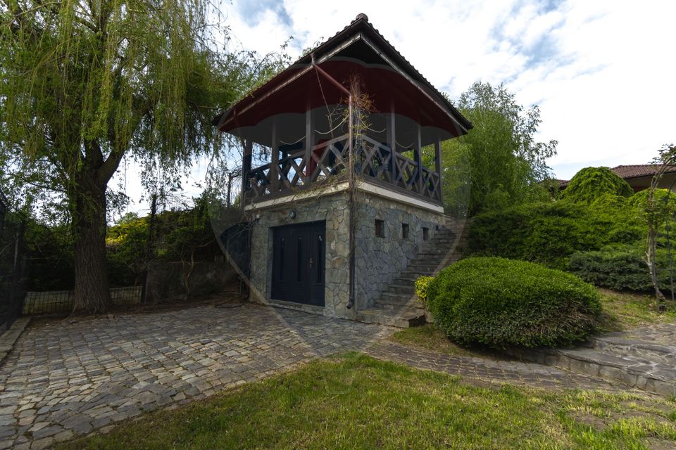 9 room House / Villa for sale