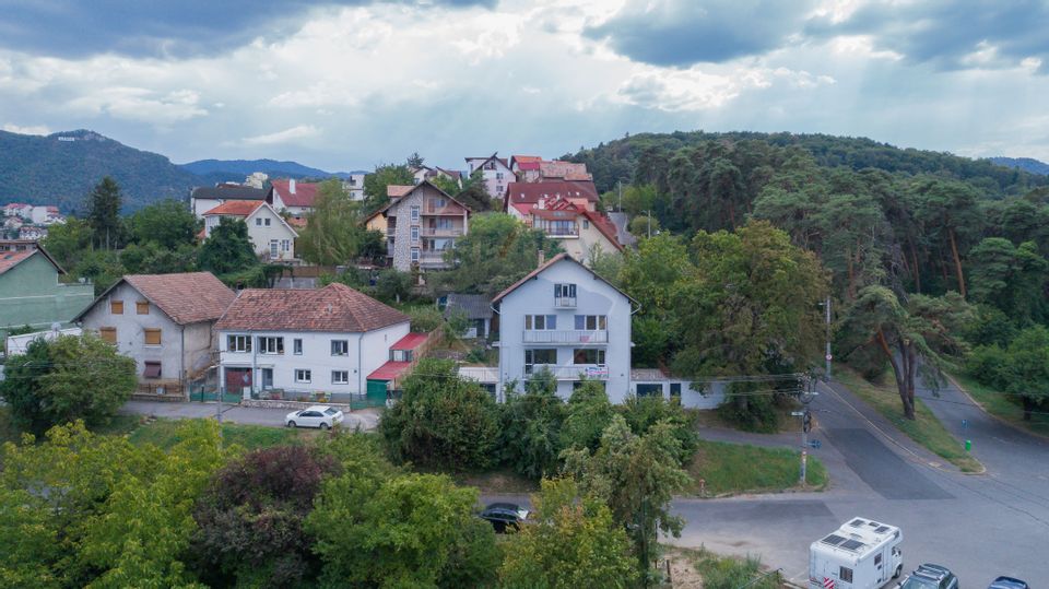 Duplex de vanzare str.Horia intrare si curte separata