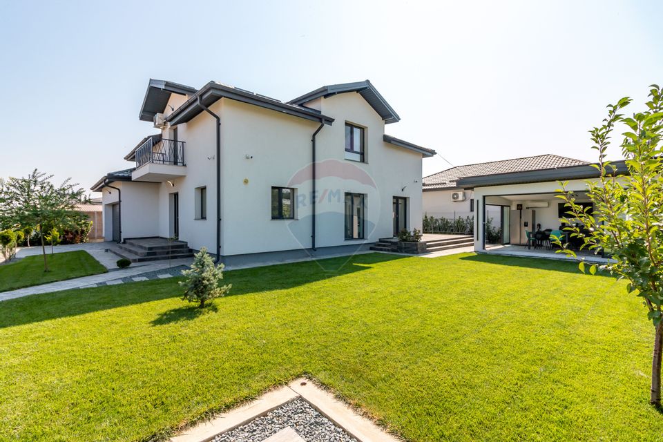 Spectacular villa for sale in Clinceni / Independent Energetic