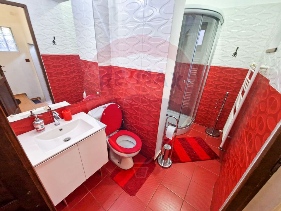 Property Located under Tâmpa composed of 2 Houses and Garden,
