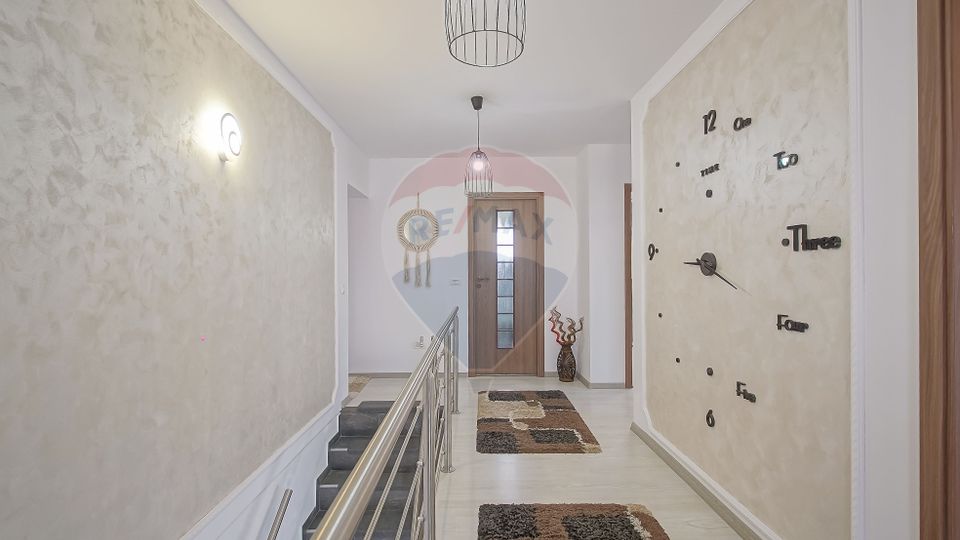 Comision zero, casa individuala + cabana A frame in Bod, la intrare