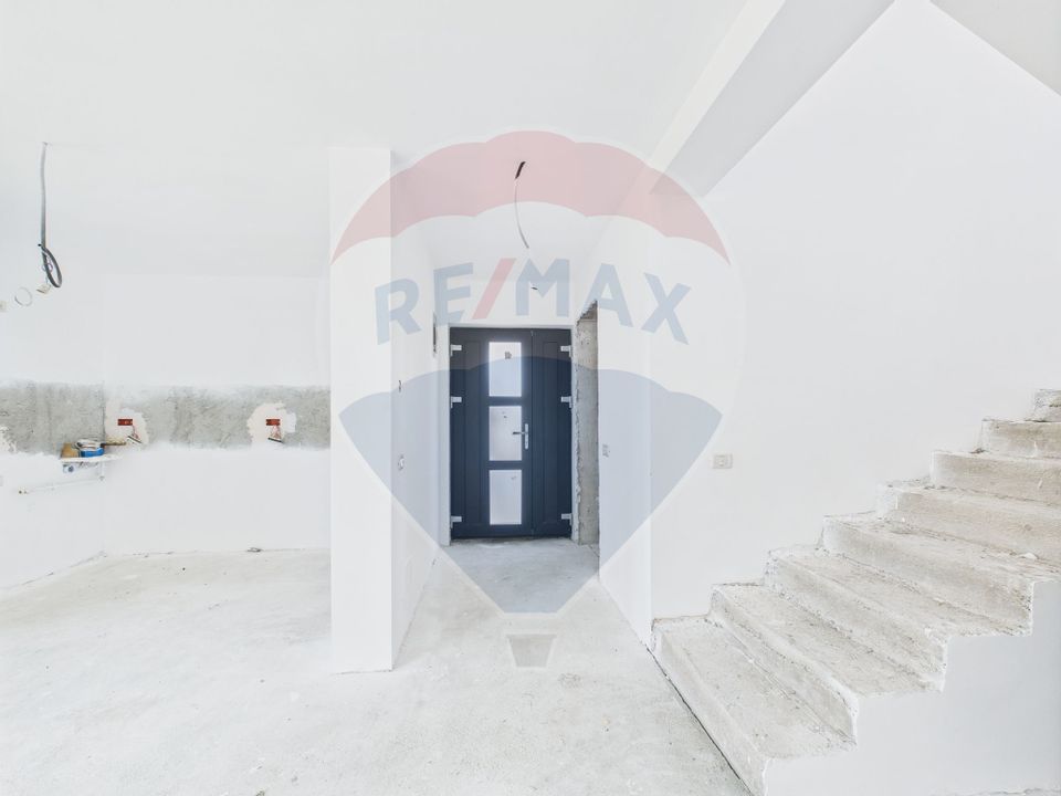 4 room House / Villa for sale