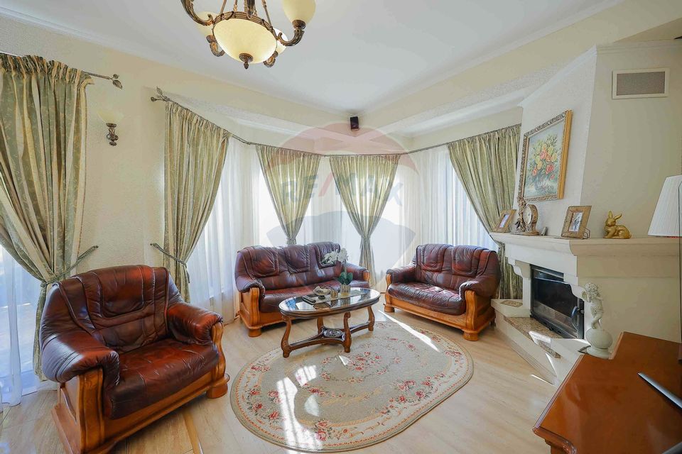 De vânzare vilă cu 7 camere, drum privat, în zona de Dealuri