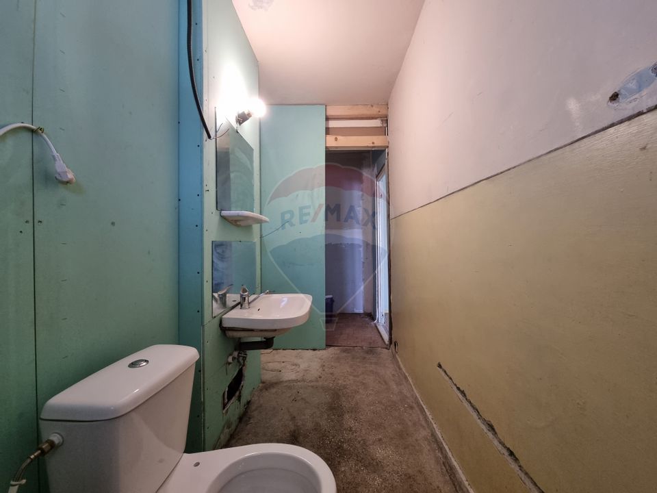 Apartament (de renovat) cu 2 camere de vânzare în Râșnov/Romacril