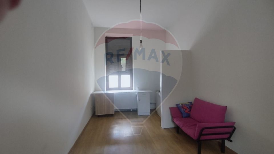 17sq.m Commercial Space for rent, Central area