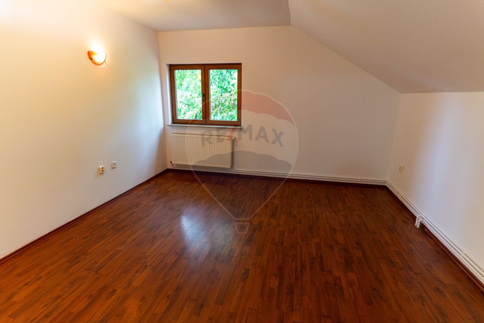 Vila /Pensiune 6 camere in Cristur, jud Hunedoara